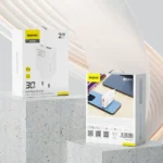 Λευκός ταχυφορτιστής πρίζας Dudao A30EU 30W με θύρες USB-A και USB-C.