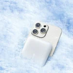 Λευκό Joyroom JR-W020 Power Bank 10000mAh με MagSafe και γρήγορη φόρτιση 20W για iPhone.