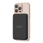 Μαύρο powerbank Tech-Protect PB24 LifeMag 10000mAh με υποστήριξη MagSafe και QI2 για iPhone.
