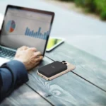 Tech-Protect PB24 LifeMag Powerbank 10000mAh σε μαύρο χρώμα με υποστήριξη MagSafe για iPhone.