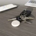 SBS Track My Circle Locator σε λευκό χρώμα, συμβατό με Apple Find My για εύρεση αντικειμένων.