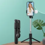 Hurtel Selfie Stick WR1YXS με τρίποδο, λάμπα LED και τηλεσκοπικό σχεδιασμό 0.71m σε μαύρο χρώμα.