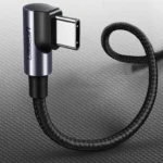 Γκρι καλώδιο Ugreen US255 USB-C σε USB-C 2m με γωνιακό βύσμα 60W για γρήγορη φόρτιση.